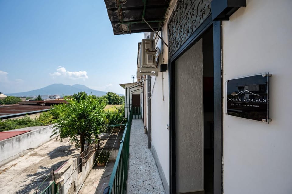 10 min dall'aeroporto - navetta - self check-in Apartment in Naples
