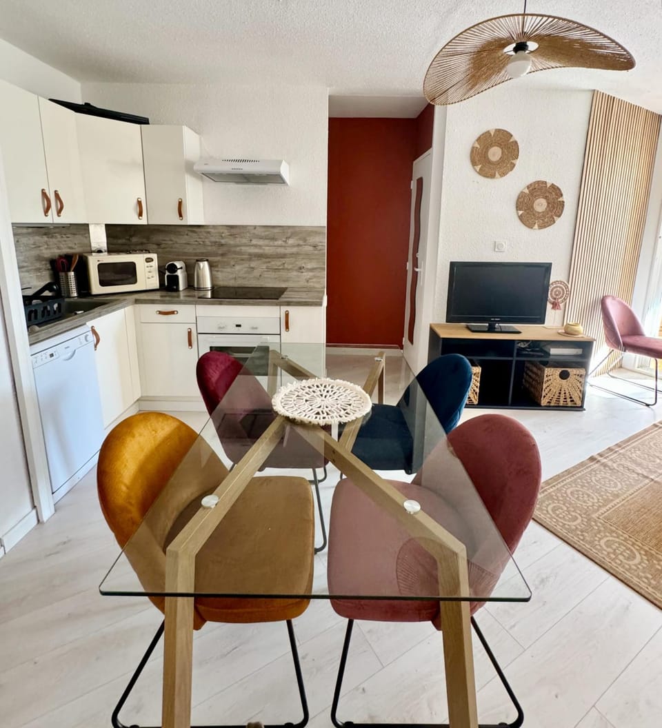 Charmant T2 proche port ! Terrasse plancha wifi ! Apartment in Agde