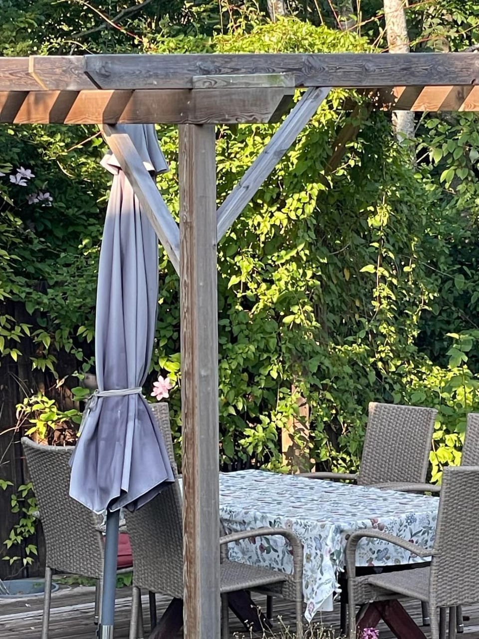 Overnight apartment with double bed, kitchenette, and shower Apartment in Västra Götaland County