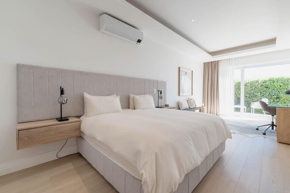 Bedroom, air conditioner