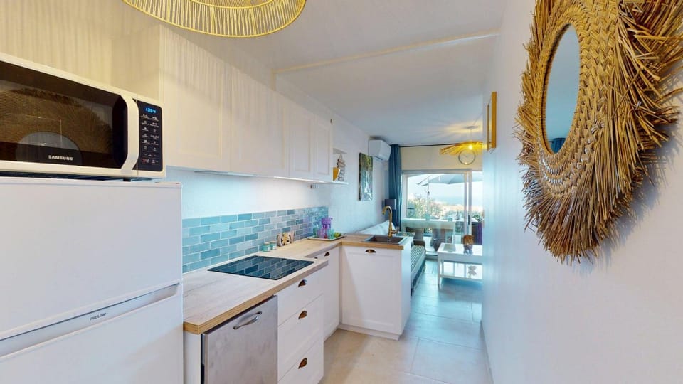 Kitchen or kitchenette