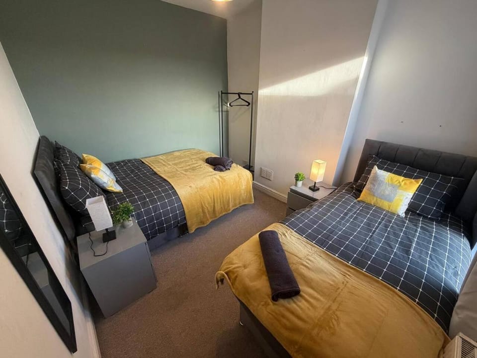 4 bedroom spacious house House in Salford