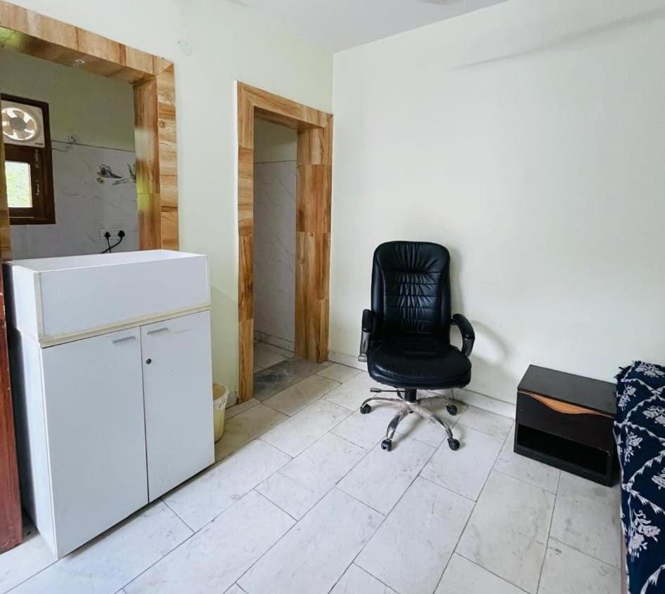 Hemant's sukoon Apartment in New Delhi