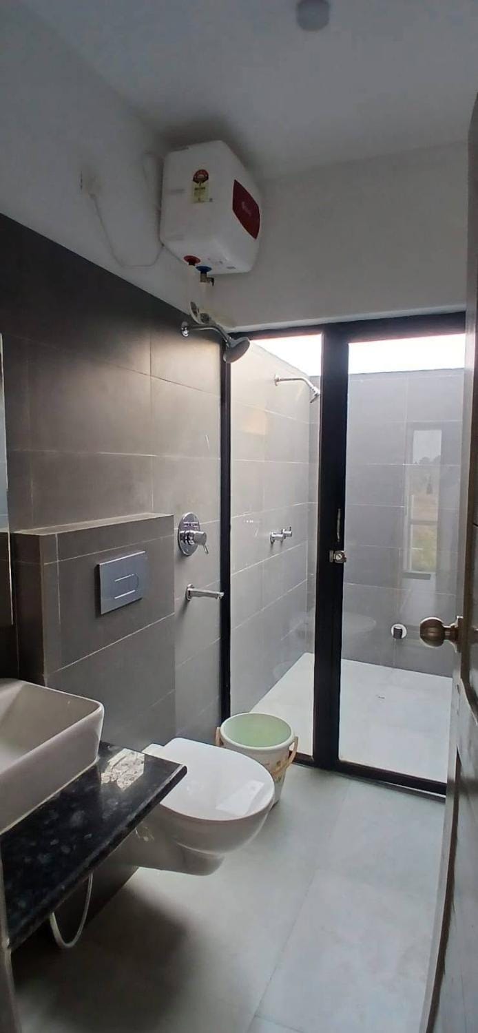 Shower, Toilet
