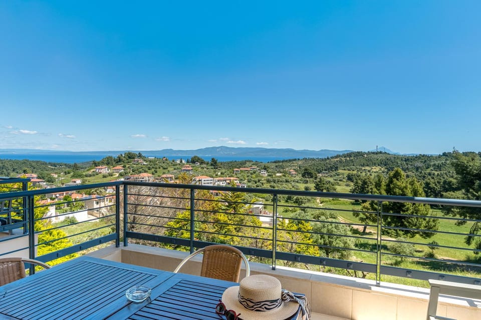 Day, Natural landscape, View (from property/room), Balcony/Terrace, Dining area, Mountain view, Sea view
