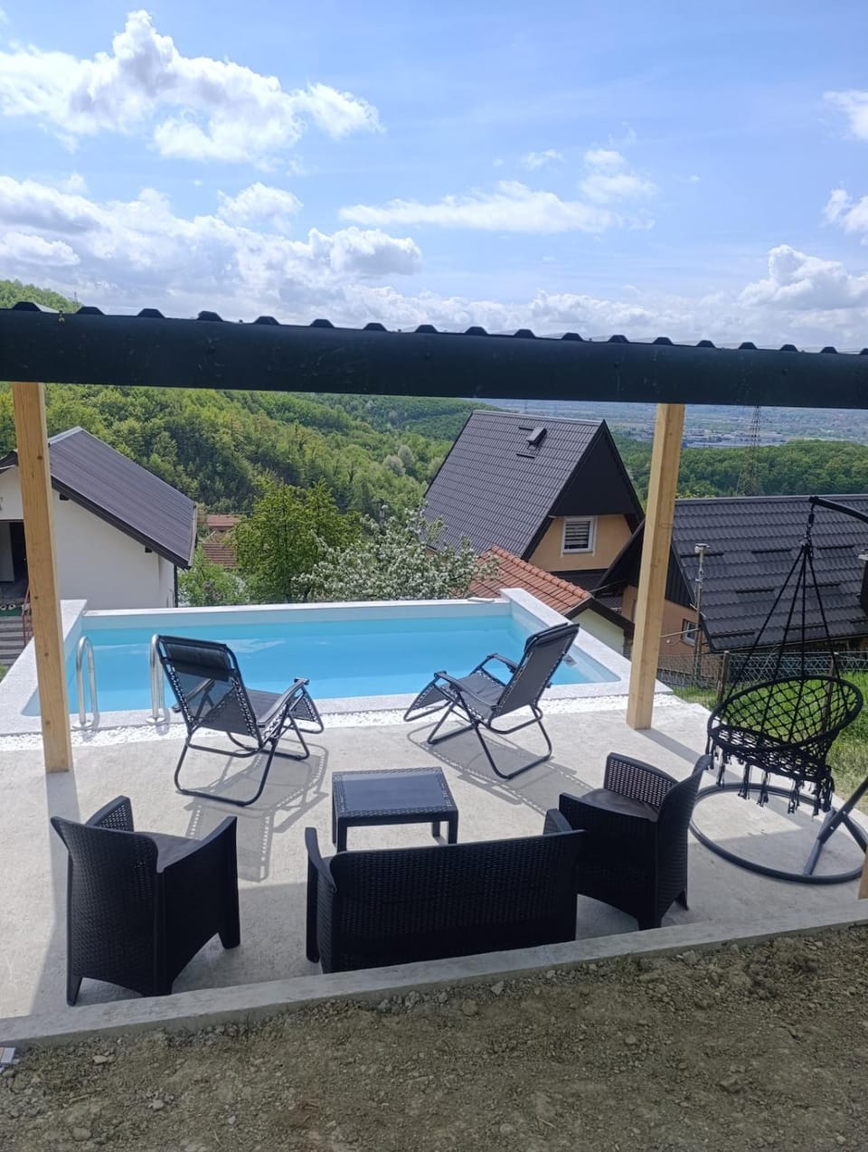 AFEA's home with a pool for relaxation and enjoyment House in Sarajevo