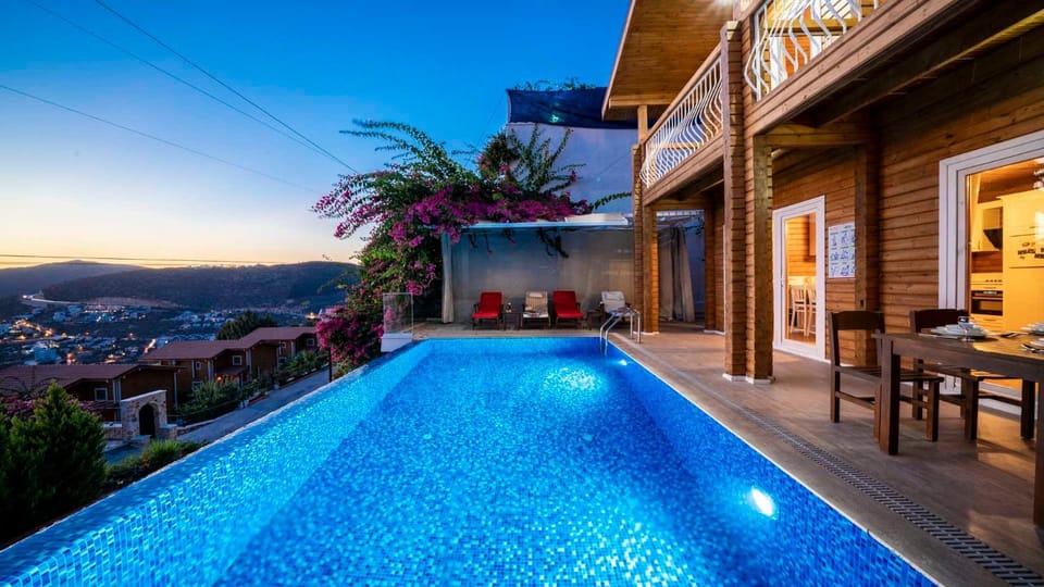 Property building, Patio, Swimming pool, Swimming pool, sunbed