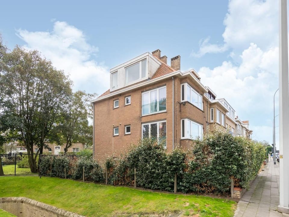 Property building, Day, Street view