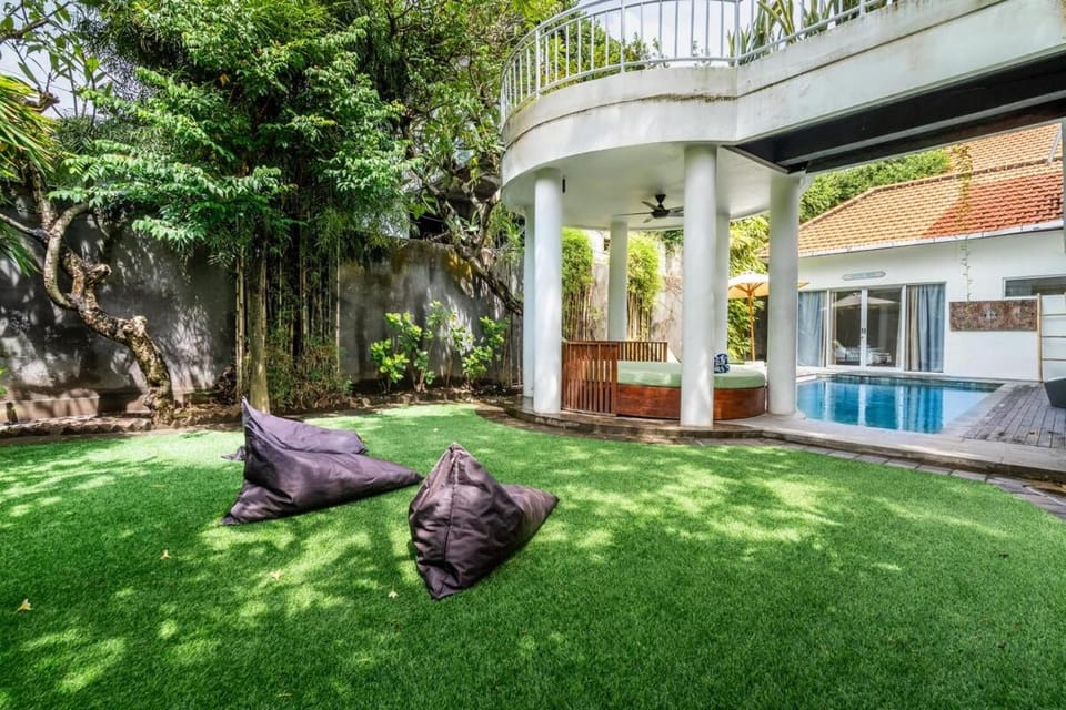 2 Villas - Right by the beach in central Seminyak Villa in Kuta