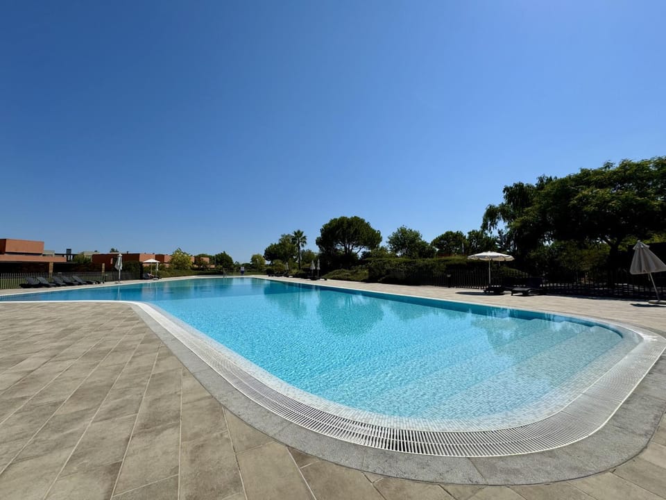 Day, Swimming pool