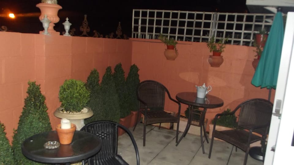 Communal lounge/ TV room, Balcony/Terrace