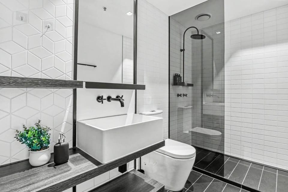 Beside Marvel Stadium - M Docklands Accommodation - Live Luxe Apartment in Melbourne