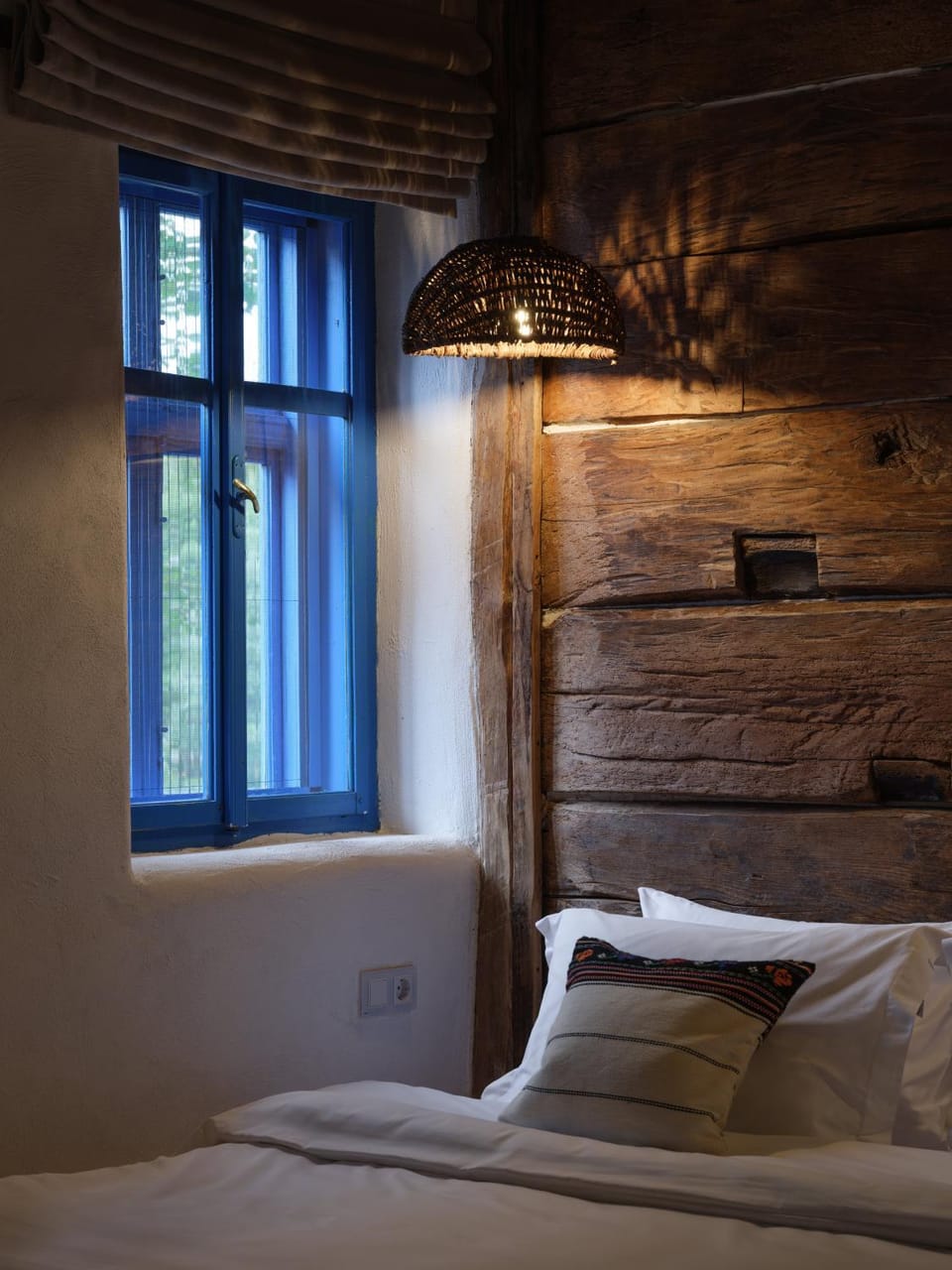 Bed, Decorative detail, Bedroom