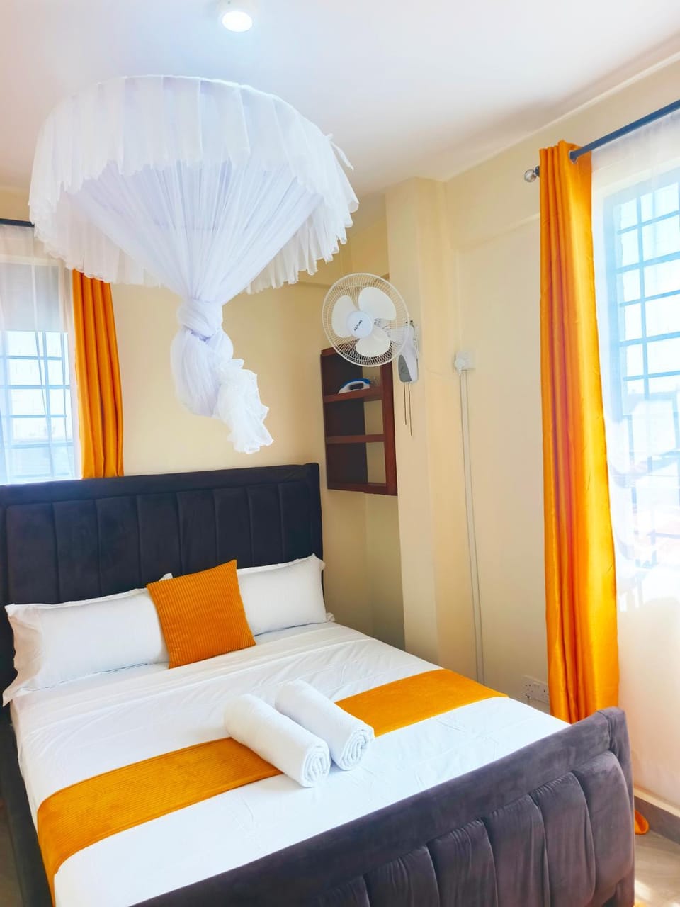 Bed, Photo of the whole room, Bedroom, towels