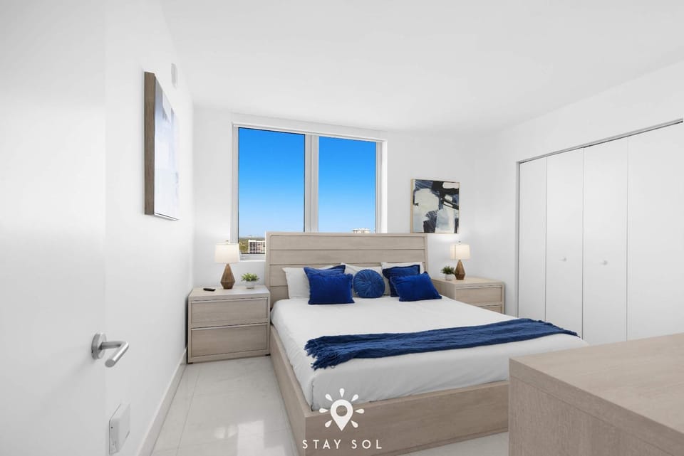 3BR Apt Private Balcony Incredible Pool Apartment in Hallandale Beach