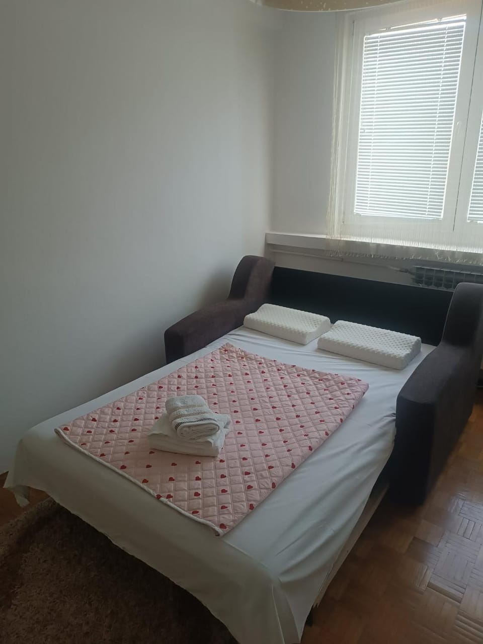 Bedroom, towels