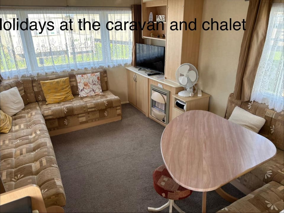 Living room, Seating area, Evening entertainment