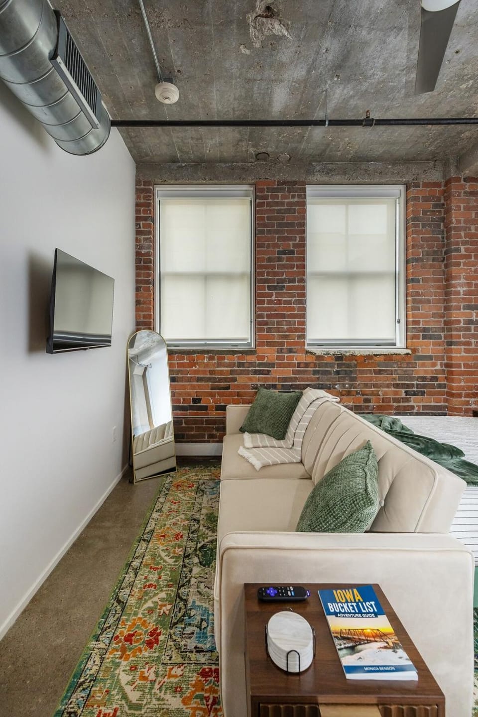 Luxury Studio in Downtown DSM, Free Parking, Gym Apartment in Des Moines