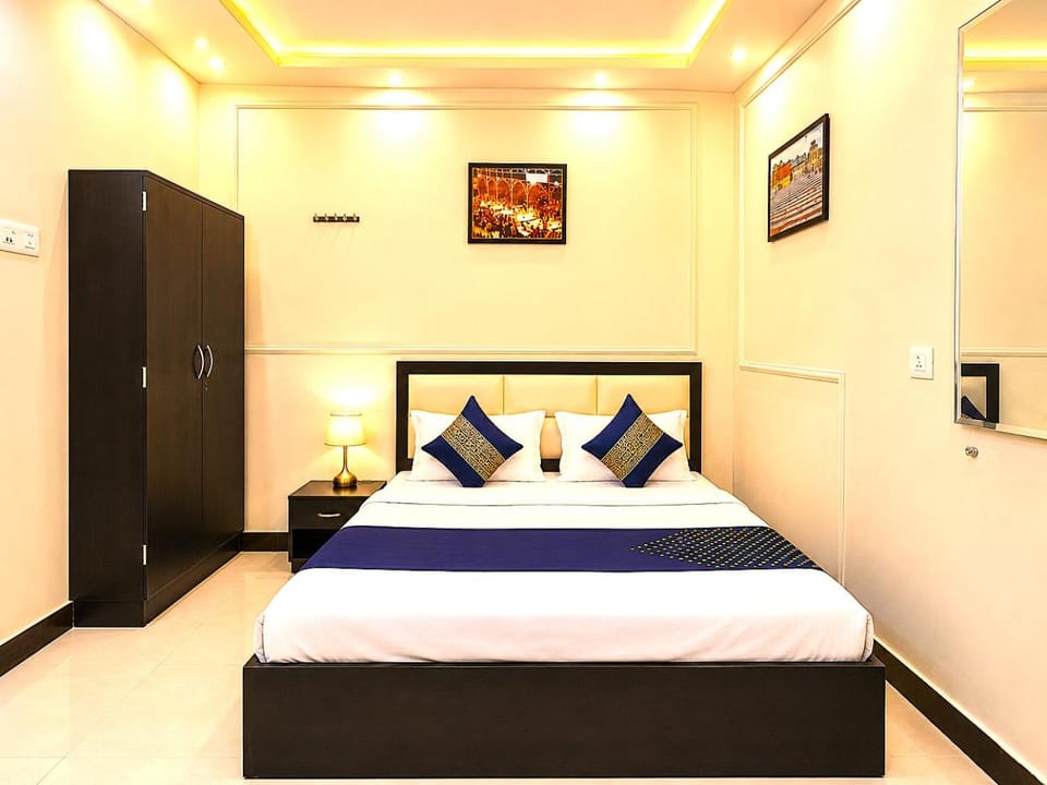 Bed, Photo of the whole room, Bedroom, wardrobe