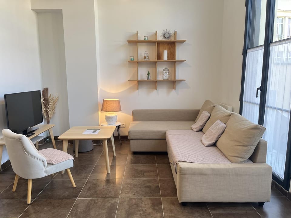 Communal lounge/ TV room, Living room