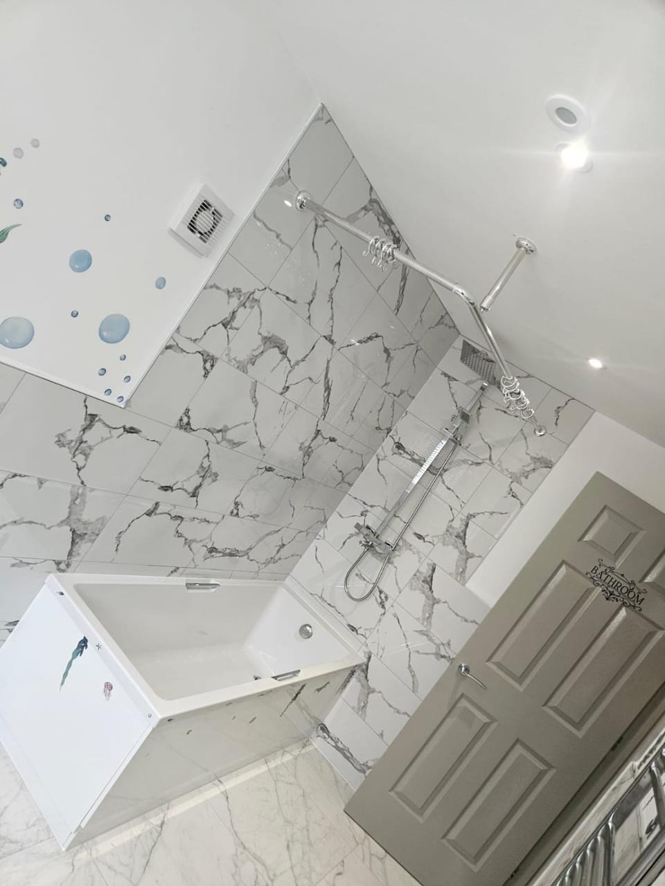 Spacious 4-Bedroom End-Terrace House in Northampton House in Northampton