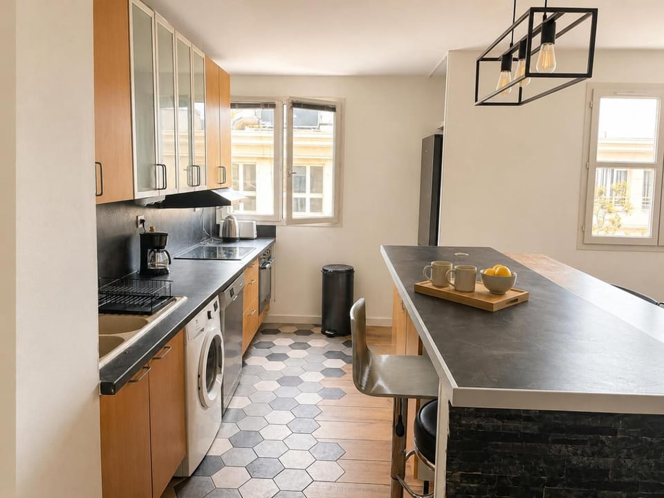 Kitchen or kitchenette, Dining area, stove, toaster