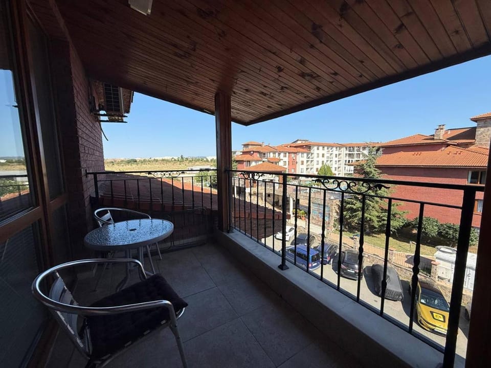 View (from property/room), Balcony/Terrace