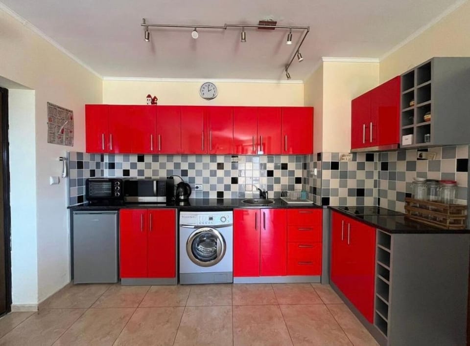 Kitchen or kitchenette, oven, stove, washing machine