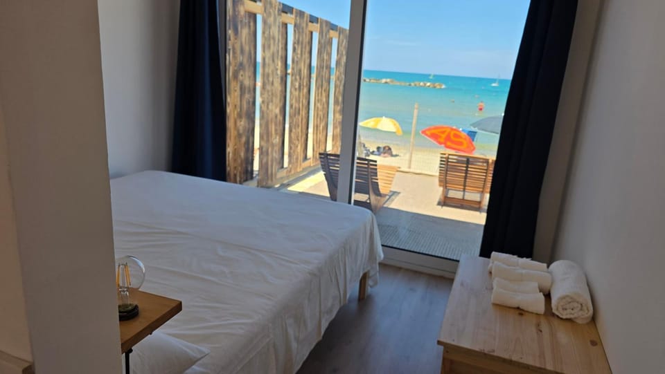 Bed, Natural landscape, View (from property/room), Bedroom, Sea view, towels