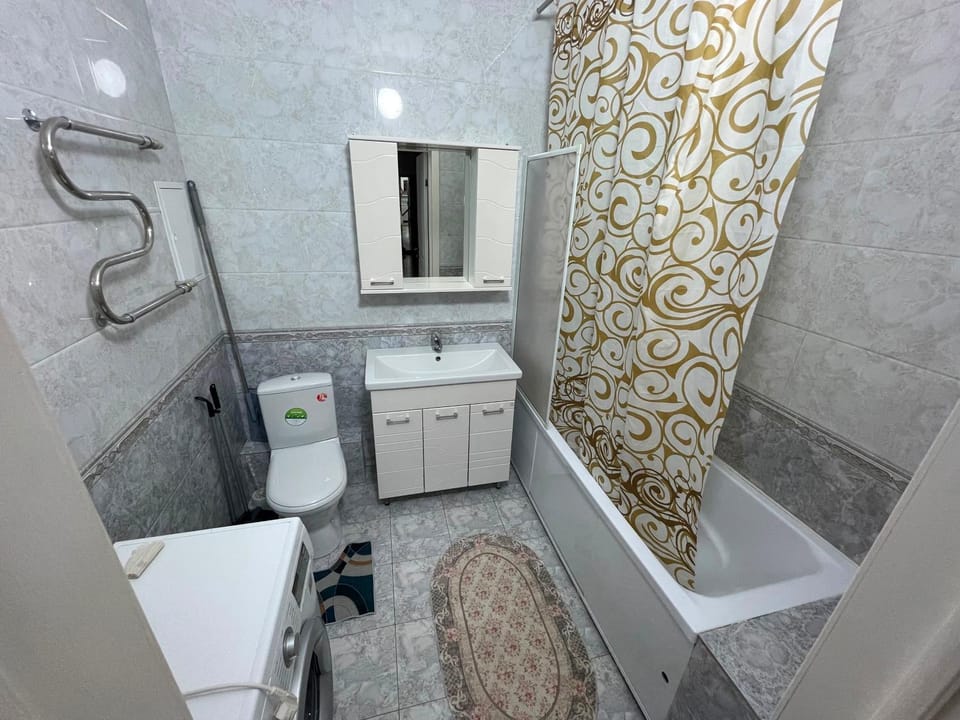 Toilet, Bathroom, towels