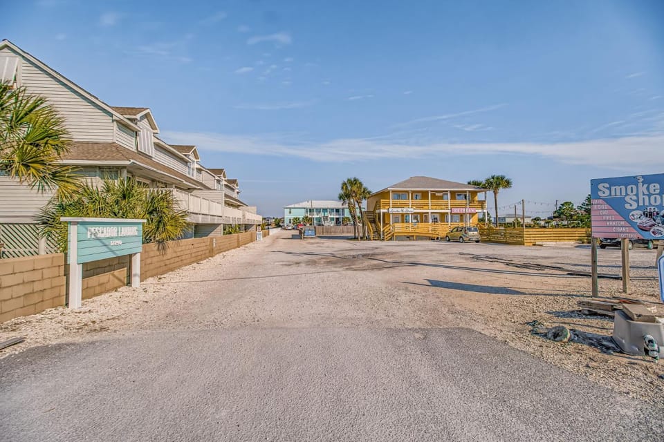 Gulf View Condo Steps from Flora-Bama & Beach Apartment in Ono Island