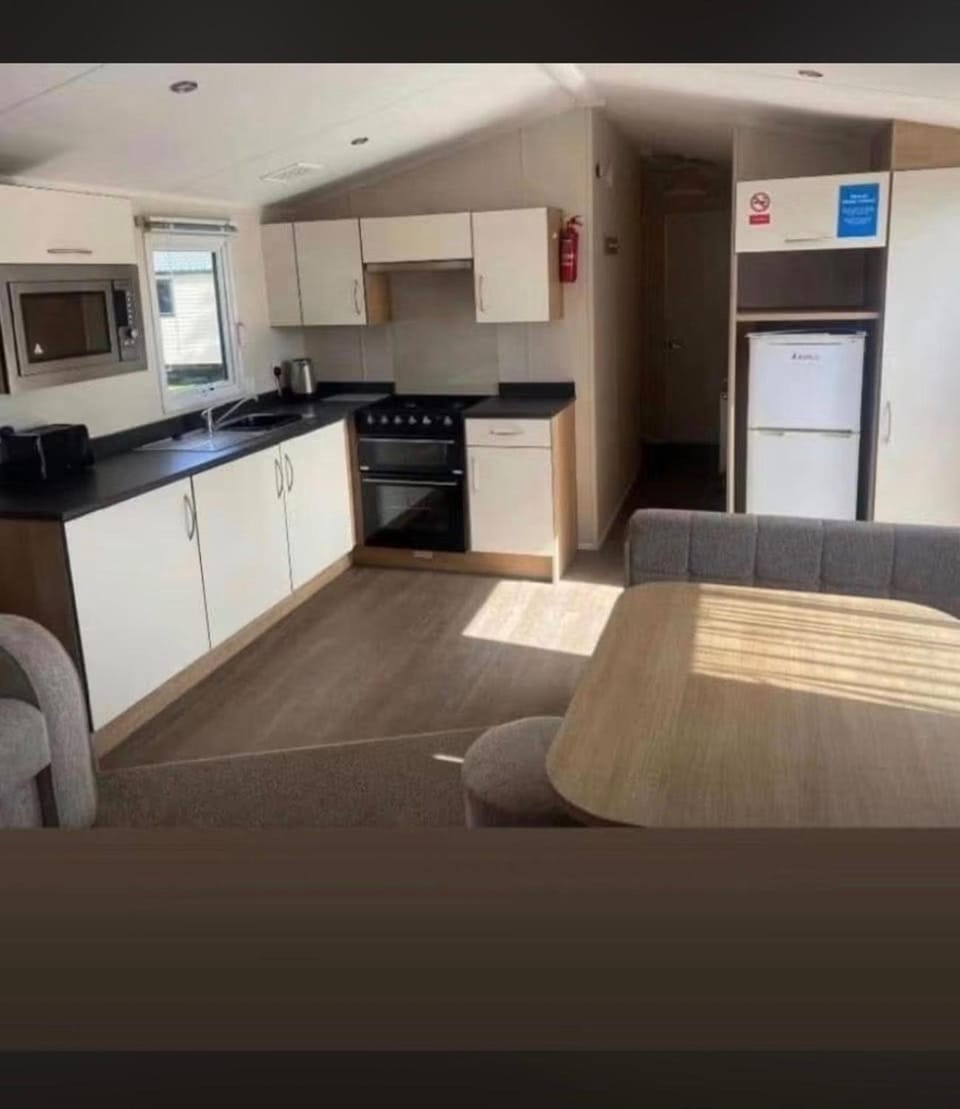 Kitchen or kitchenette, Living room, Dining area, dishwasher, oven