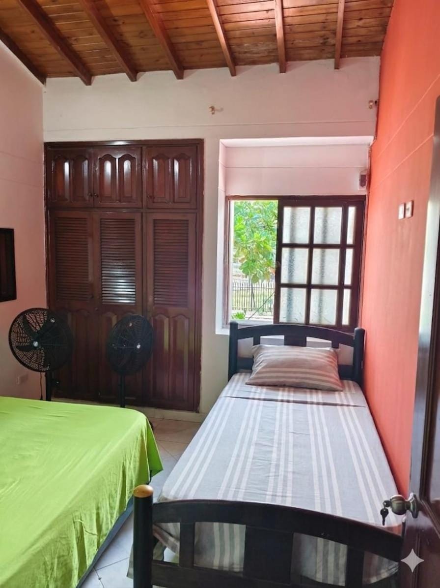 Habitación con 3 acomodaciones en Zona Central, Santa Marta Vacation rental in Santa Marta