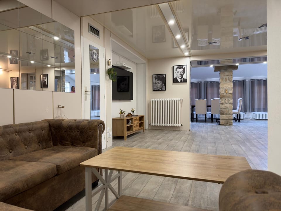 Communal lounge/ TV room