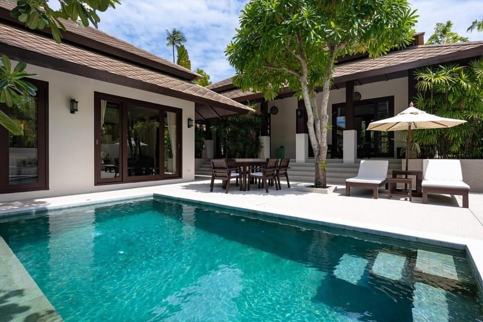 Patio, Pool view, Swimming pool, sunbed
