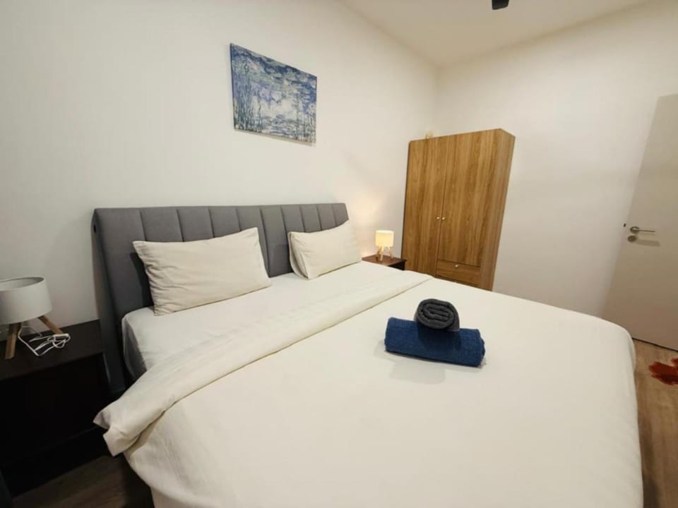 Bedroom, towels, wardrobe