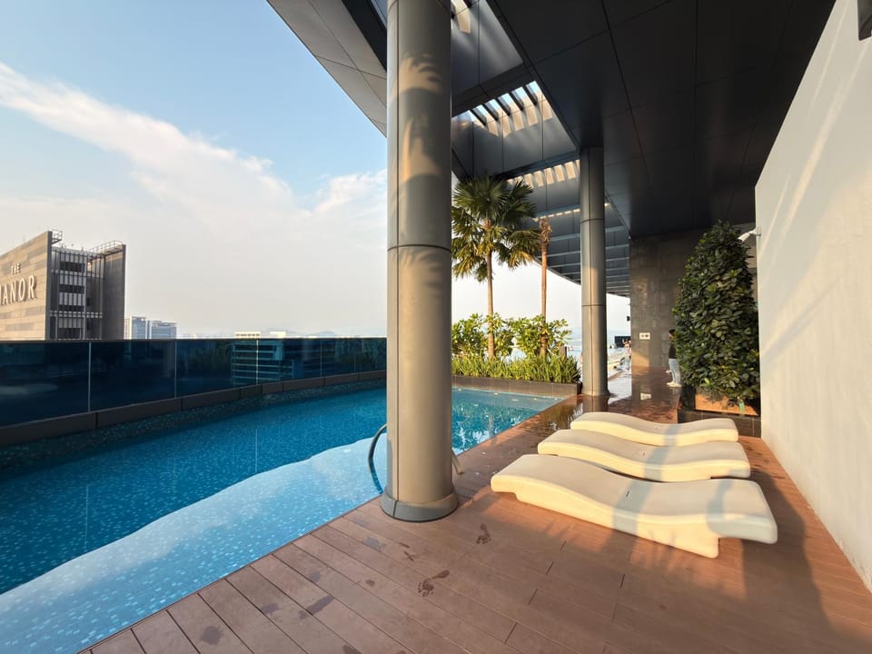 Swimming pool, sunbed