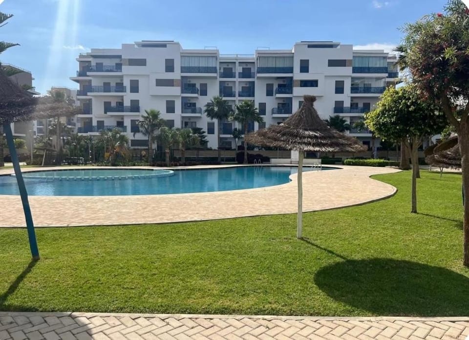 Résidence avec 3 piscines - Plage à 200m - Parking Apartment in Tangier-Tétouan-Al Hoceima