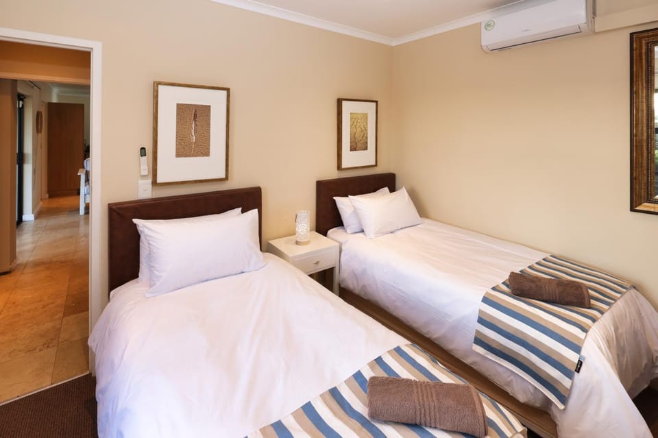 Bed, Bedroom, towels, air conditioner