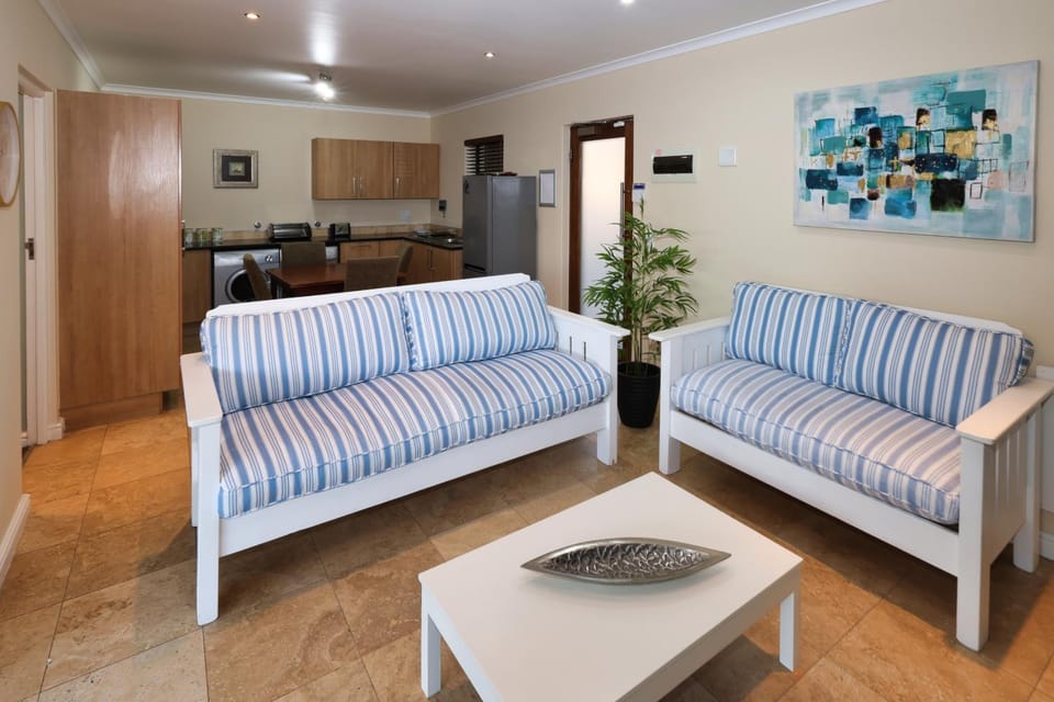 Kitchen or kitchenette, Living room, Seating area, Dining area, microwave, oven, stove, toaster, washing machine