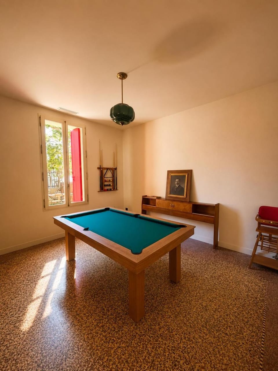 Billiard, Game Room