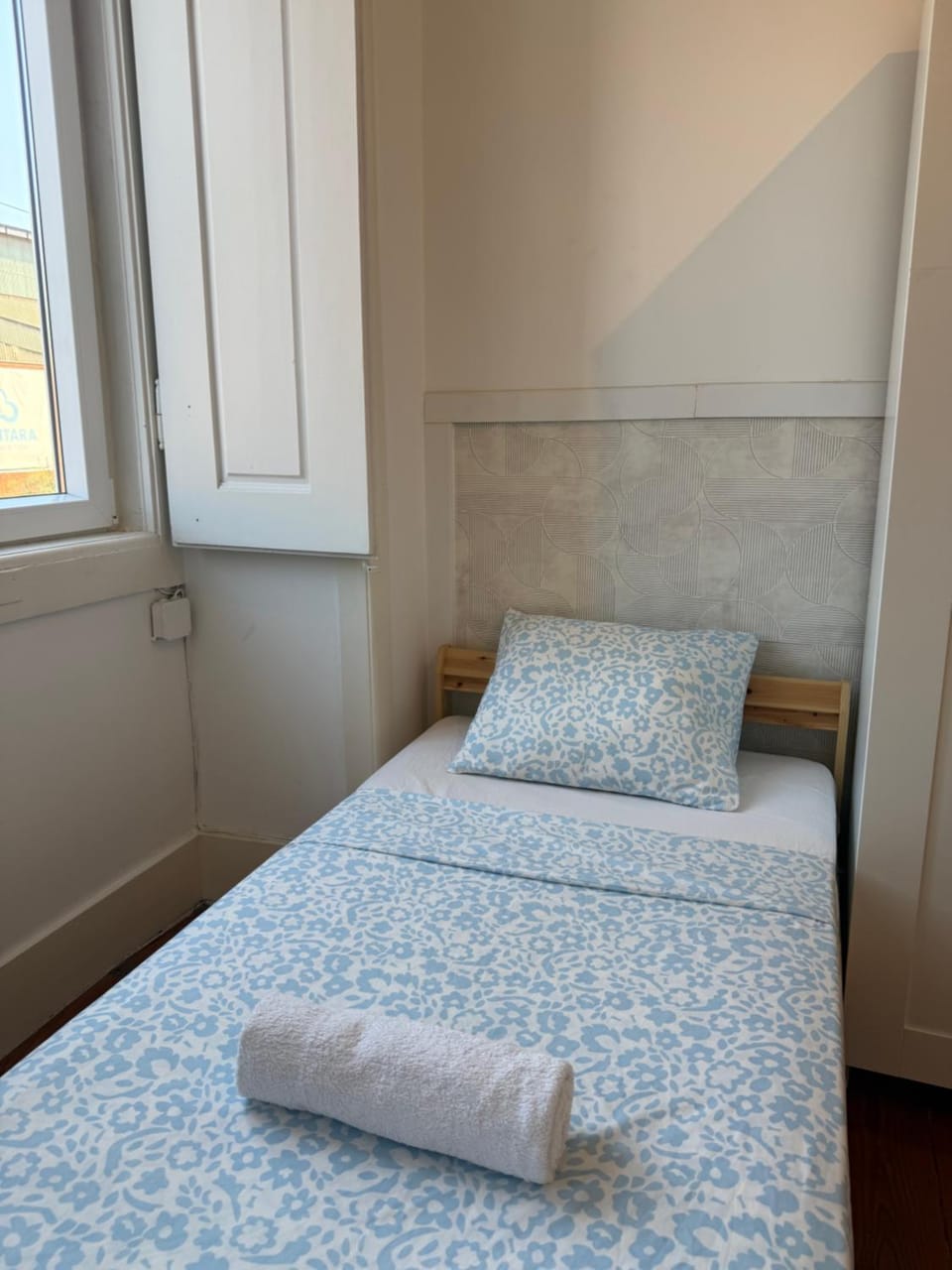 Gigi's Rooms TV Kitchen Bathroom City Center Vacation rental in Lisbon