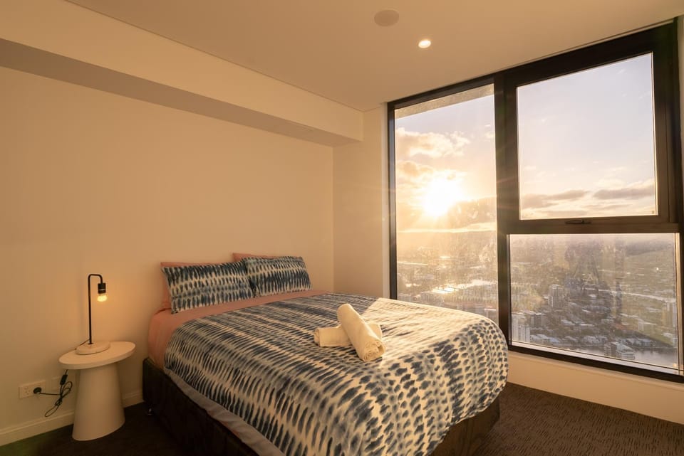 Clear Water Serenade Lv 50 plus Skyhome at Ocean Meriton - Apartment Apartment in Surfers Paradise