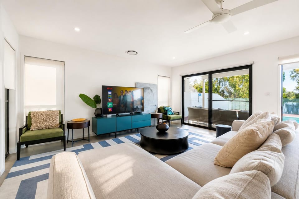 TV and multimedia, Balcony/Terrace, Living room, Seating area