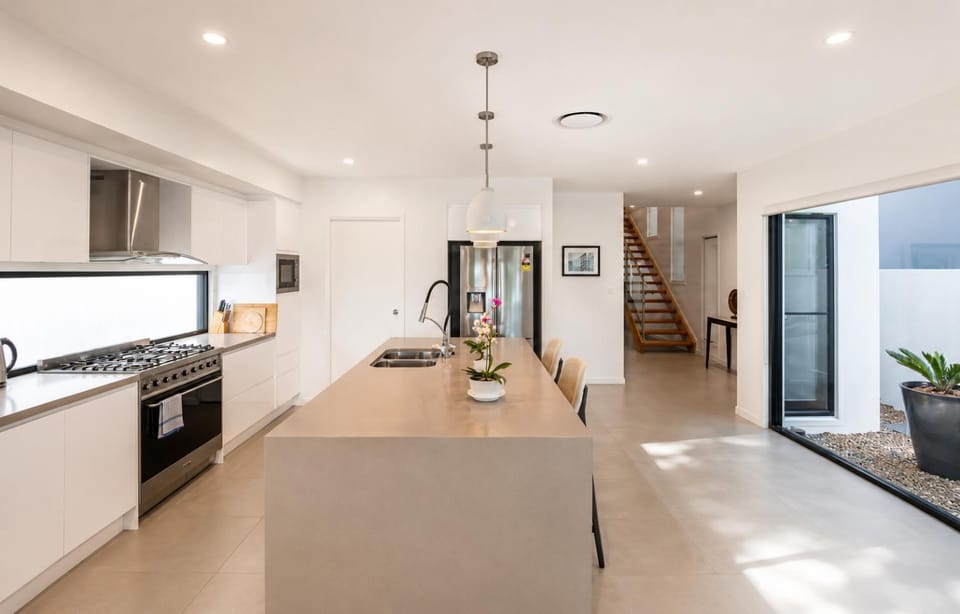 Kitchen or kitchenette, Photo of the whole room, Seating area, stove