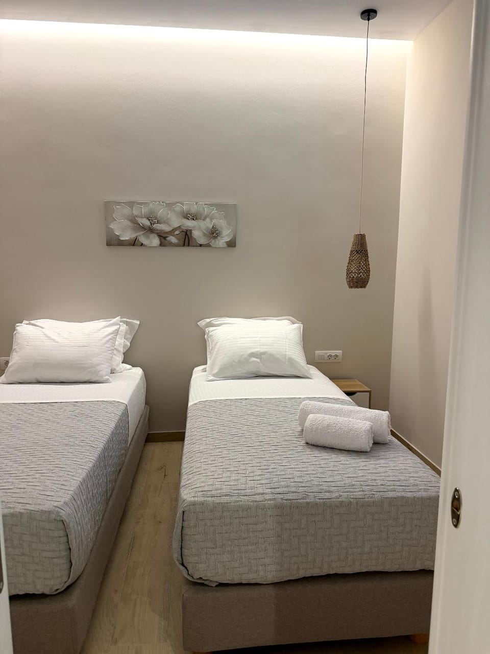 Bedroom, air conditioner