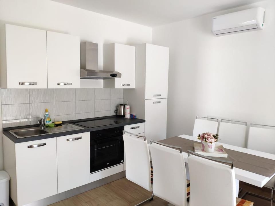 Modern & Bright, 150 m from the sea House in Biograd na Moru