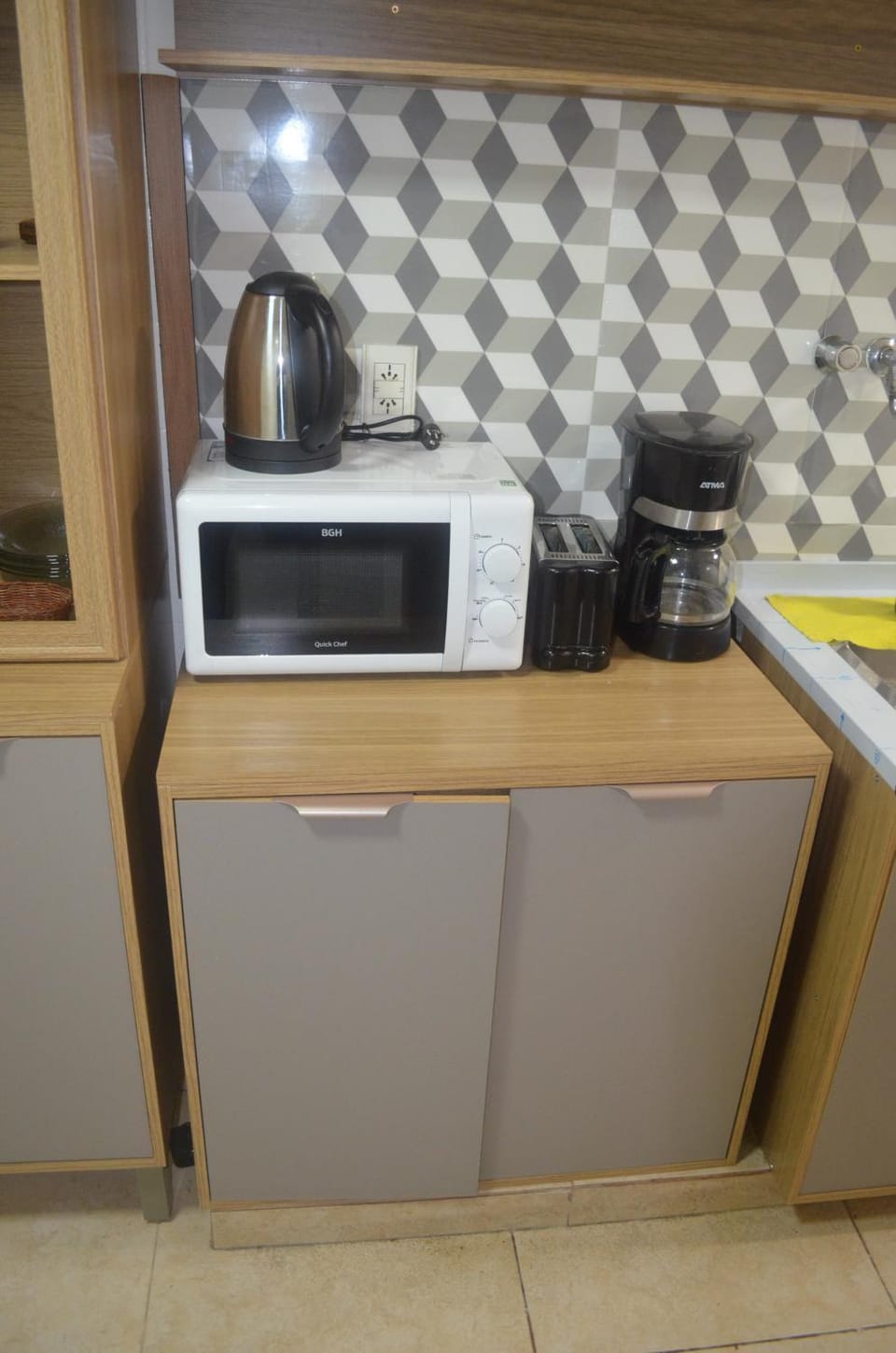 Coffee/tea facilities, Kitchen or kitchenette, oven, toaster