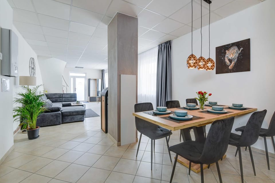 Living room, Seating area, Dining area