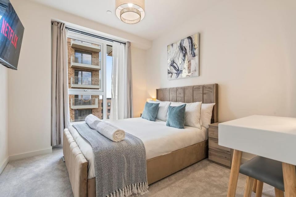 Luxury 2Bed, Sleeps 6, Balcony, Near Wembley Apartment in Harrow